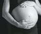 Bauch der schwangeren Frau