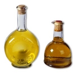 Zwei Flaschen Olivenöl